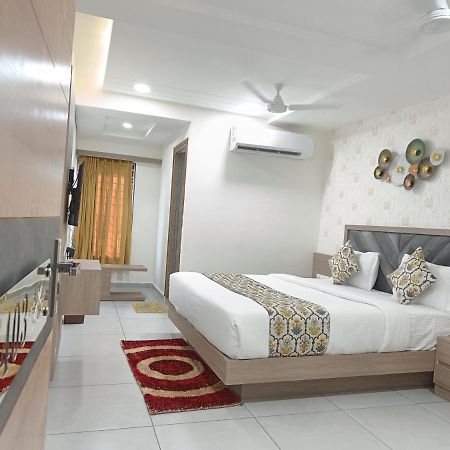 Hotel Lotus Anand Exterior photo