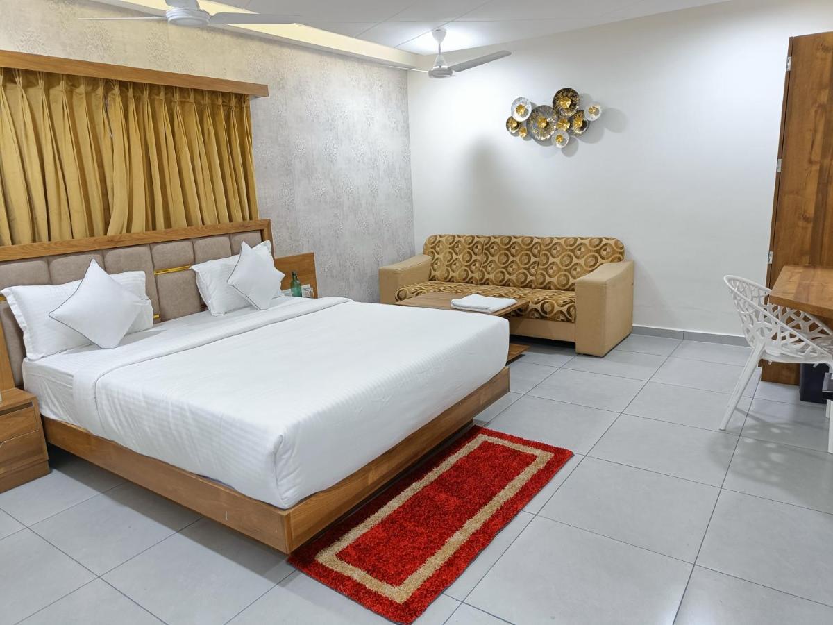 Hotel Lotus Anand Exterior photo