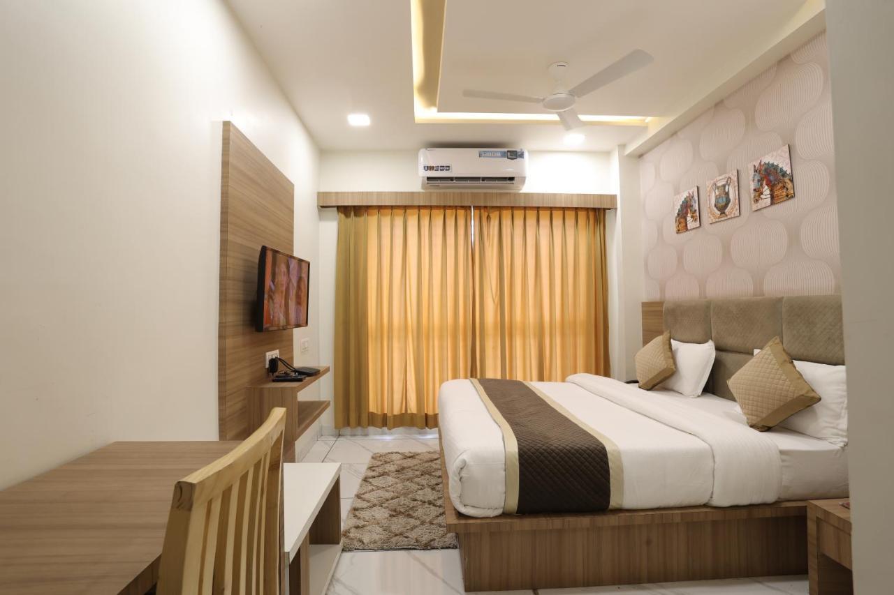 Hotel Lotus Anand Exterior photo