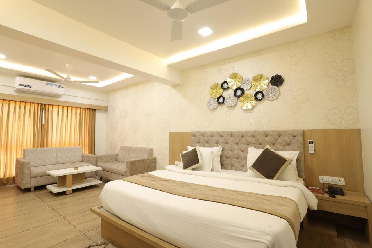 Hotel Lotus Anand Exterior photo