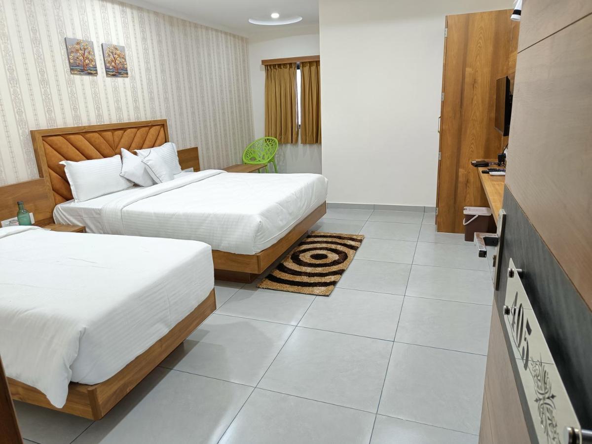 Hotel Lotus Anand Exterior photo